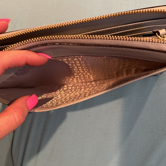 Kate Spade Zipper Organizer Wallet *USED ONCE* - Picture 12 of 12